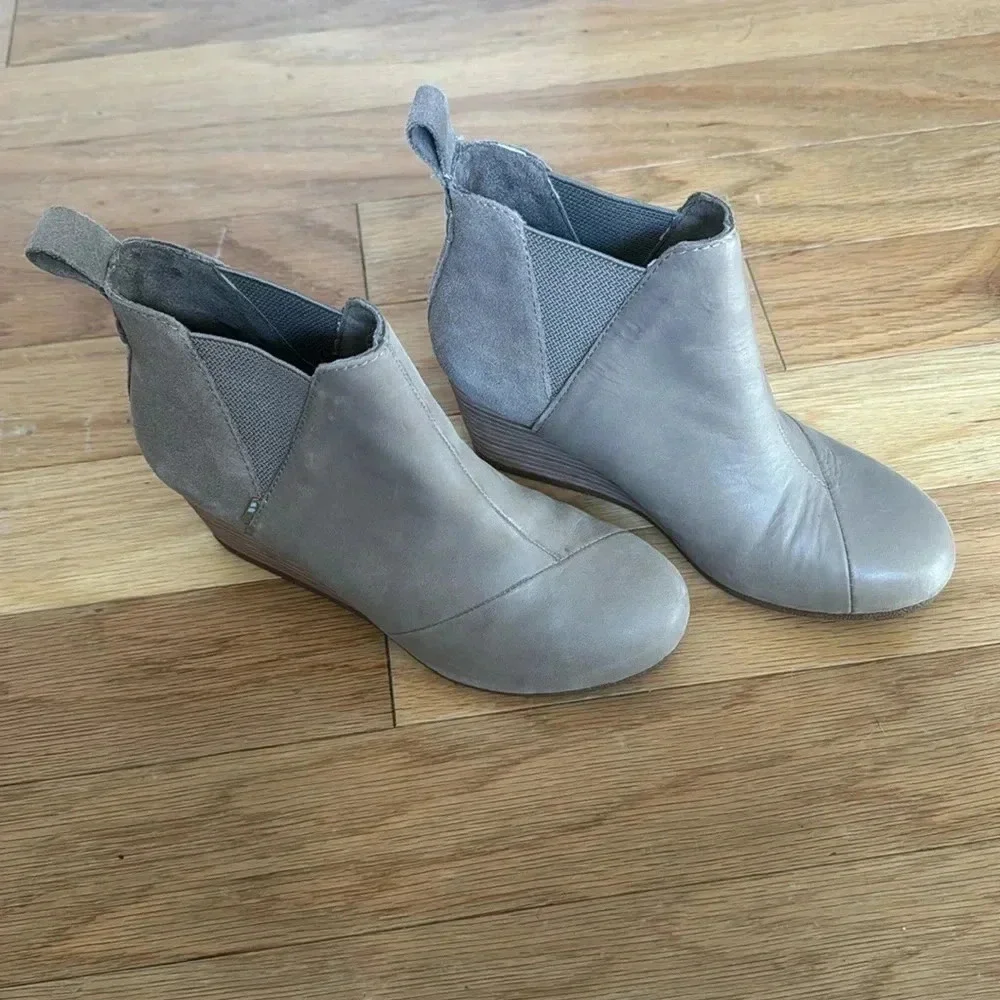 TOMS Wedge Bootie size 5.5
